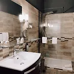 Royal 3* نيم