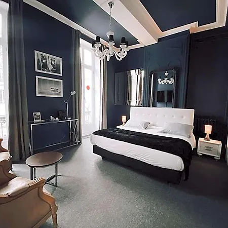 Royal Hotel