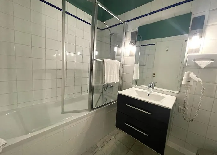 劳亚尔酒店 酒店 3*