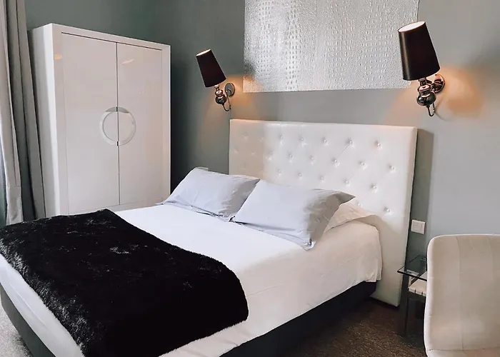 劳亚尔酒店 酒店 3*