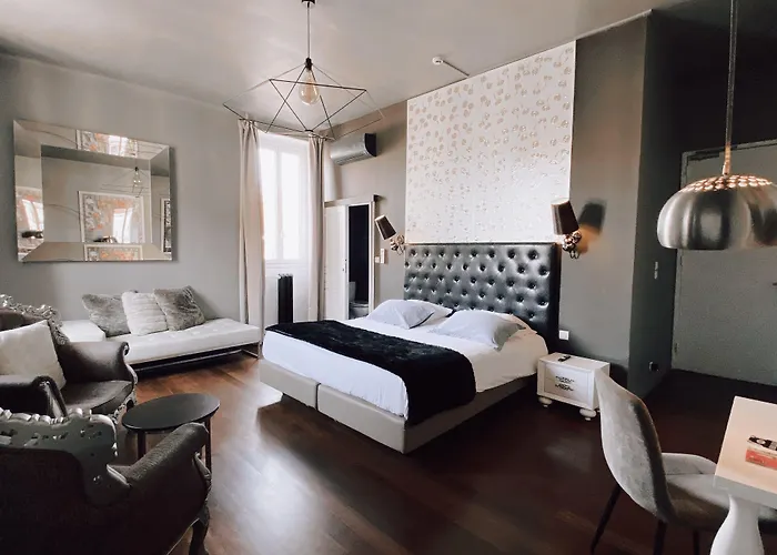 劳亚尔酒店 酒店 尼姆